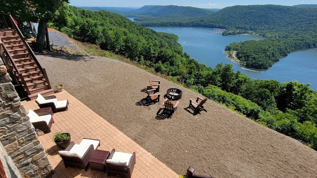 James Creek House | Exquisite home overlooking Lake Raystown Resort and minutes to the water !