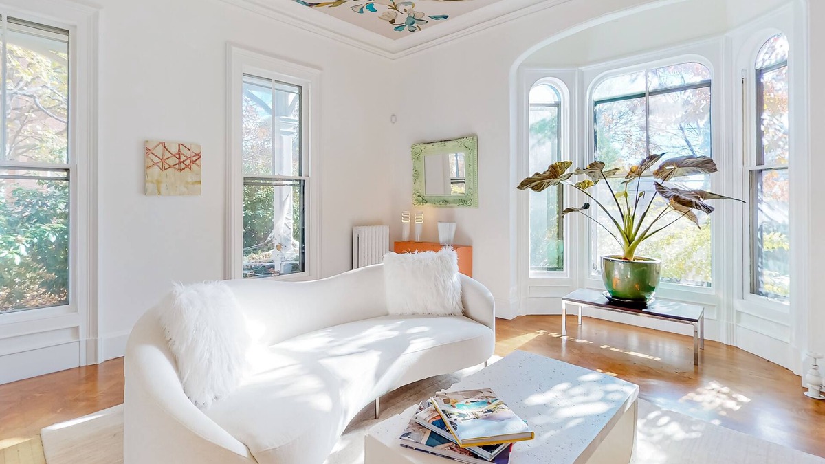 West End House | Exquisite home with fireplace, pool table, washer/dryer & sleek kitchen