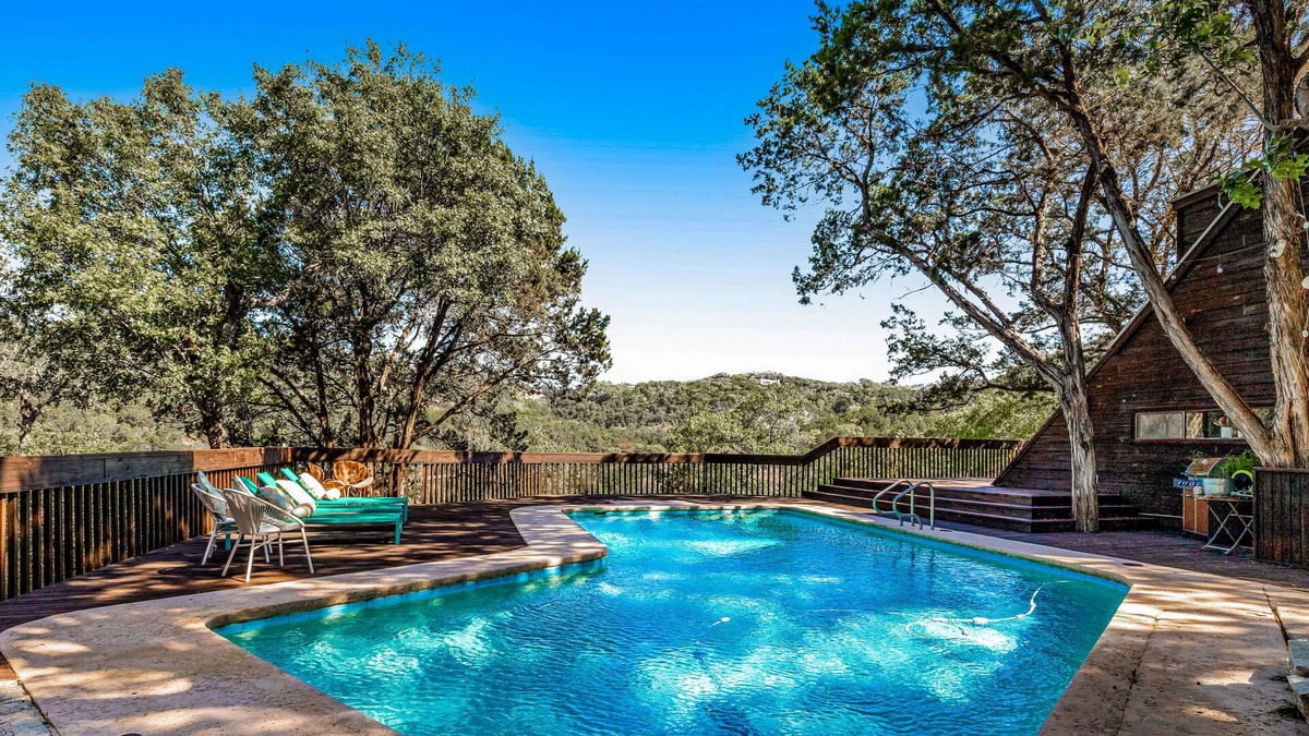 Lost Creek House | Exquisite home with pool, central AC, fast WiFi, balcony, deck, & washer/dryer
