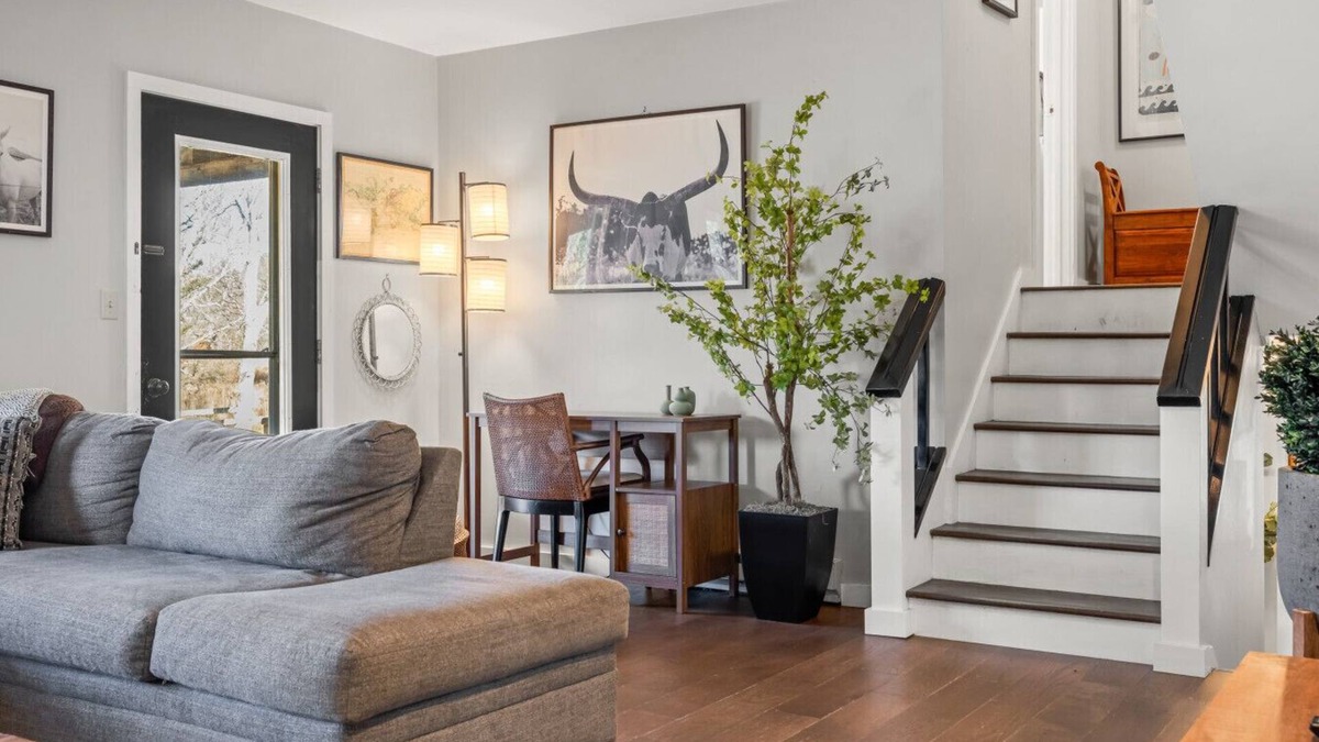 South Londonderry House | Exquisite Londonderry Home minutes to 3 Ski Mountains