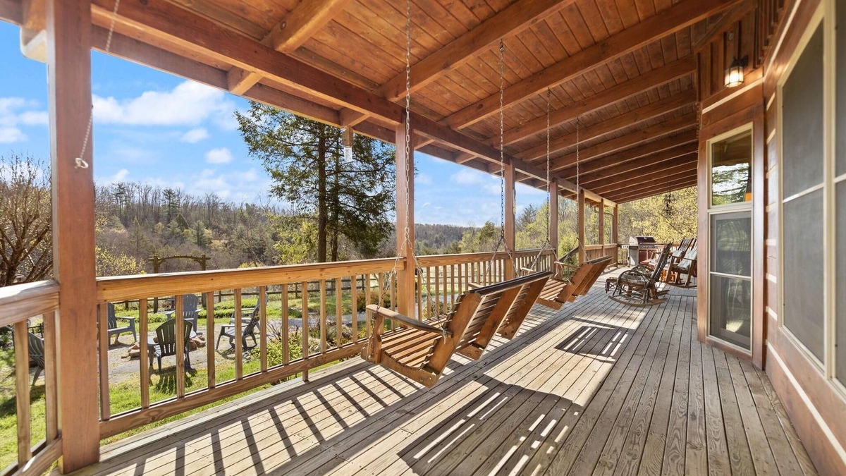 Rogers Ski Chalet | Exquisite, luxurious, stunning view, private, authentic log cabin
