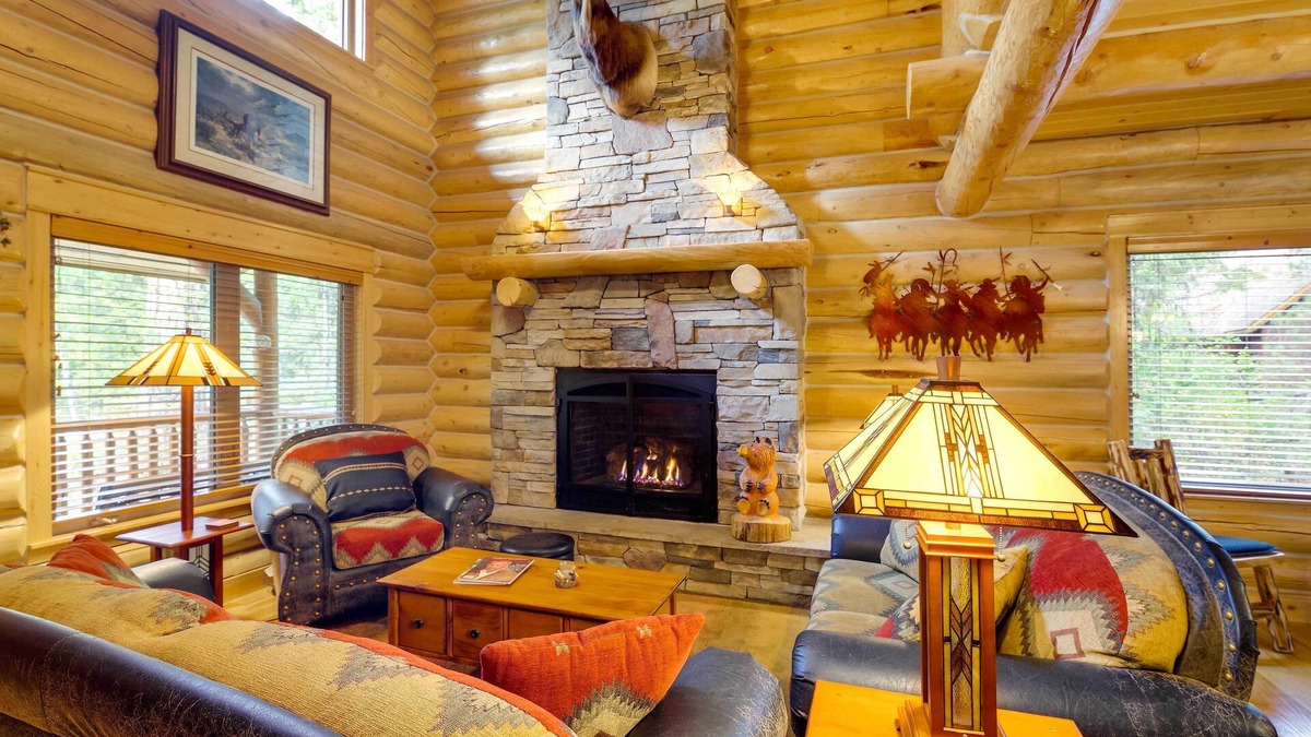 McCall Cabin | Exquisite McCall Log Cabin - Walk to Payette Lake!