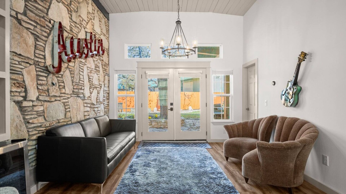 Lakeland Park House | Exquisite modern retreat 2 blocks from Lake Austin & Nature