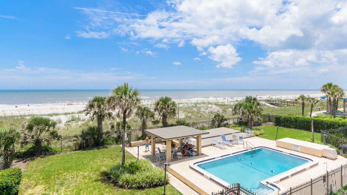 Jacksonville Beach Condo | Exquisite Oceanfront Condo with Designer Finishes