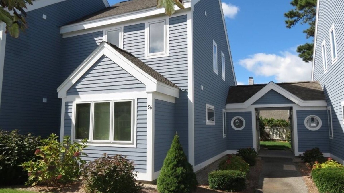 Brewster House | Exquisite Ocean Edge Townhouse With Pool Amenities