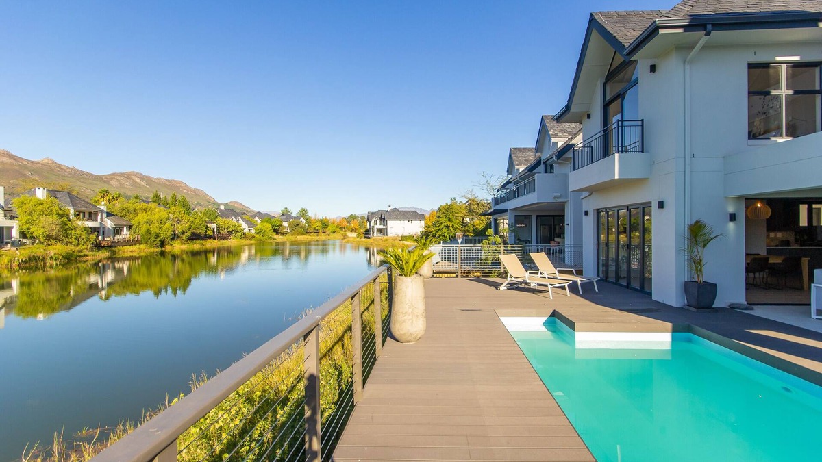 Simondium House | Exquisite Pool House on Pearl Valley Golf Estate - secure and exclusive