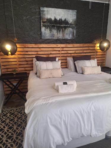 Klein Windhoek House | EXQUISITE PRIVATE LUXURY SUITE WITH KING BED at BOKMAKIERIE VILLAS