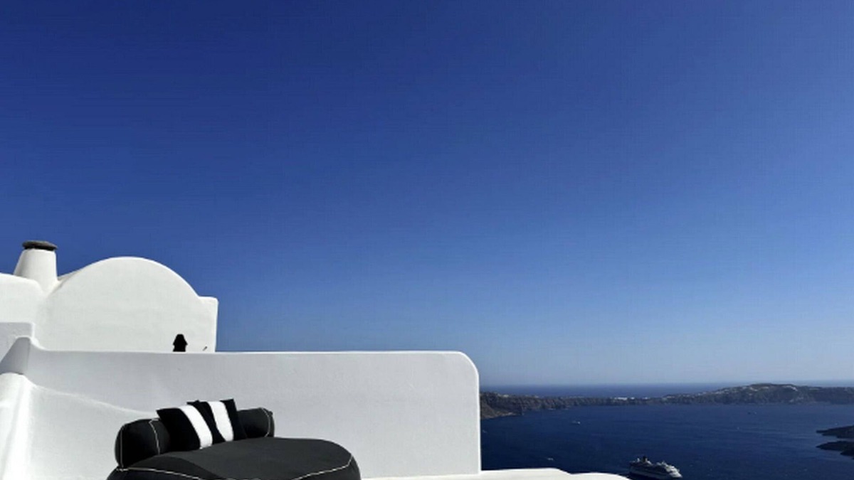 Imerovigli Villa | Exquisite Santorini Villa | Villa Kamelot | 3 Bedrooms | Spectacular Aegean Sea.
