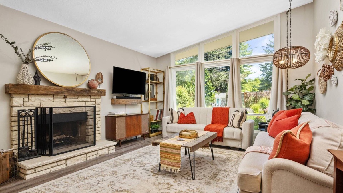 Garden Home-Whitford House | Exquisite Single Level Getaway, Pet Friendly, Gorgeous Outdoor Seating Area, Game Room, Toys, BBQ