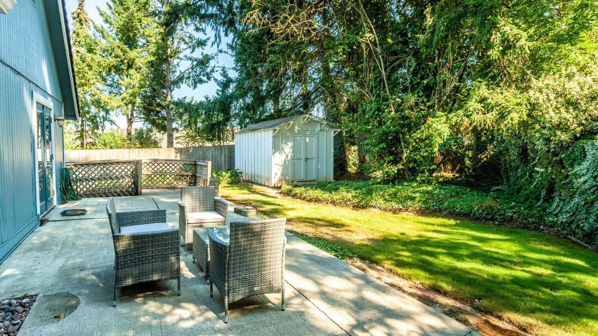 Sherwood - Tualatin South House | Exquisite Tualatin 2BR w/Parking, nr Shops & Restaurants, by Blueground