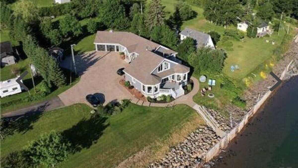 Charlo House | Exquisite waterfront property