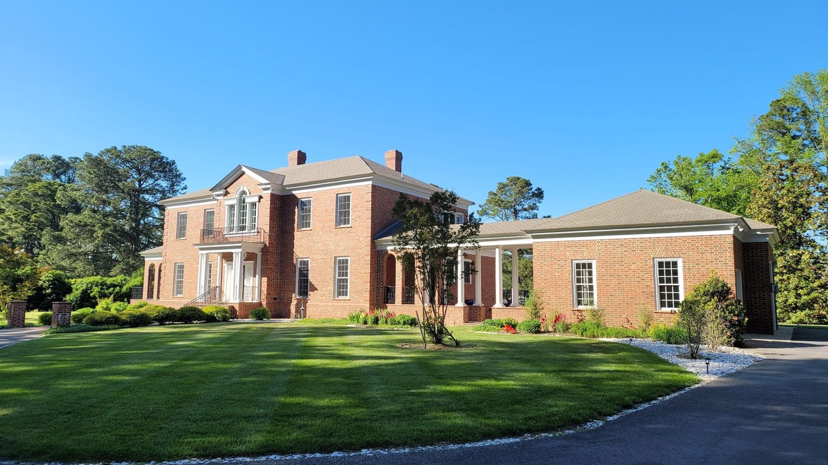 White Stone House | Exquisite Water Front Estate. Pool, Crabbing off private dock and sunset kayaks.