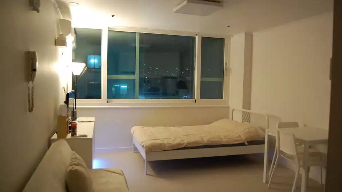 Bundang-gu Apartment | Exquisite White Home in Yatap-dong; Newly Renovated space