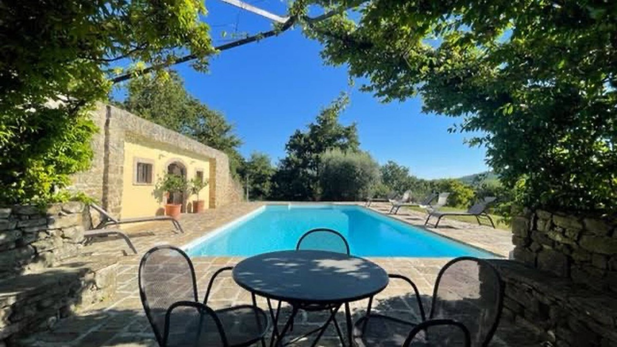 Lisciano Niccone Villa | Exquisitely restored pool villa, spacious, v.private yet steps frm local village