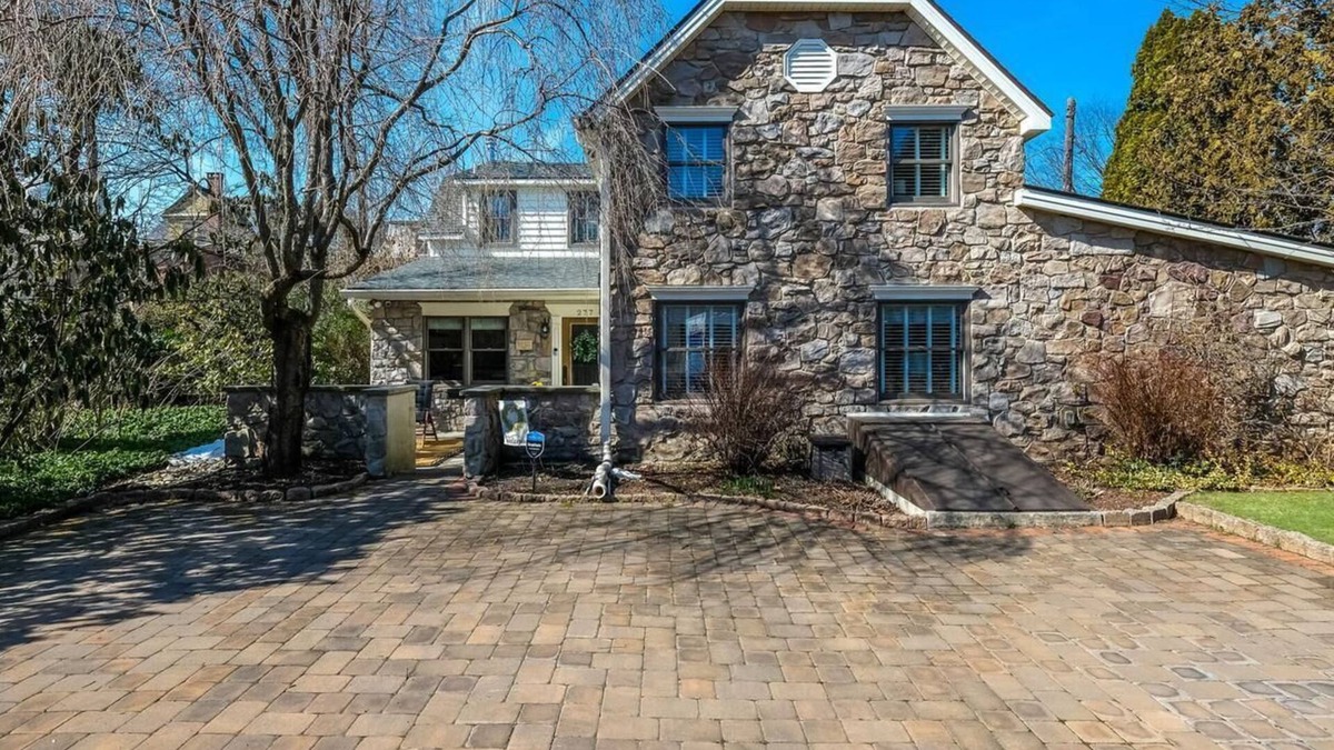 Doylestown House | Exquisitely renovated Doylestown Borough historic home