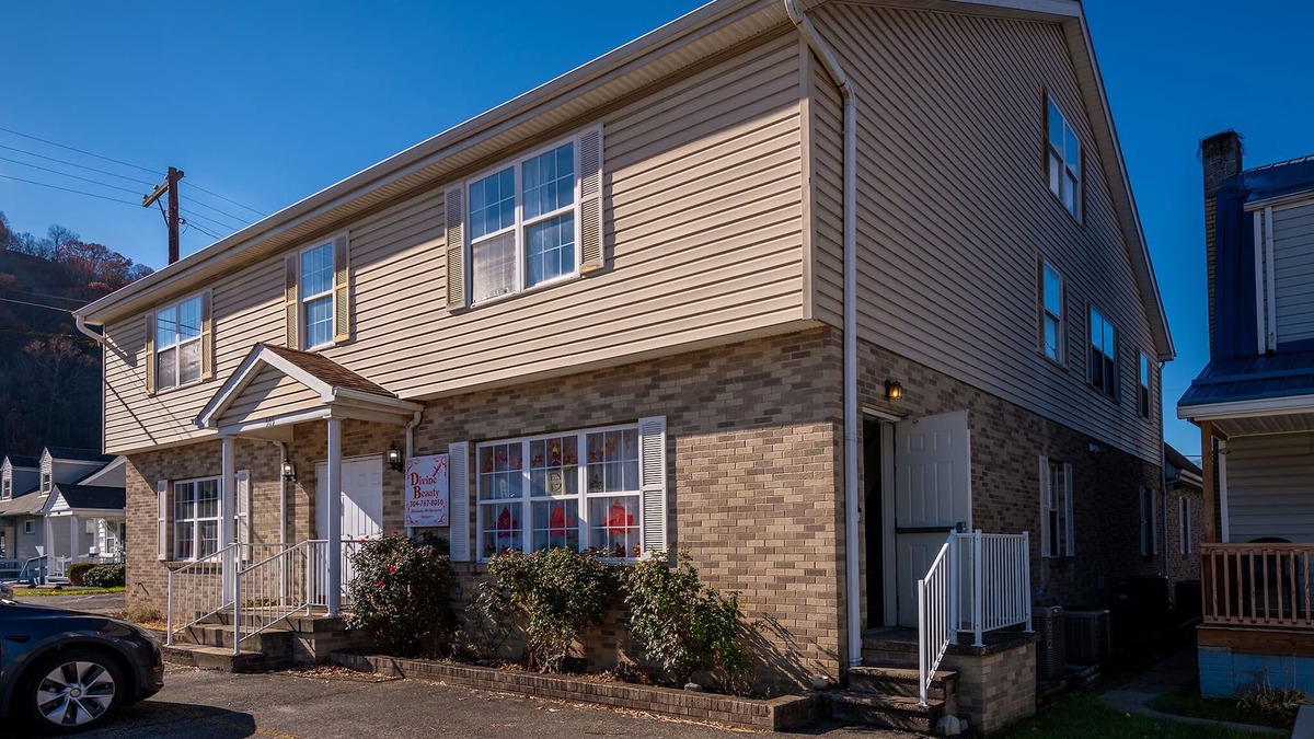 Kanawha City Apartment | Extended Stay, 3 bed, 2 bath, family friendly.
