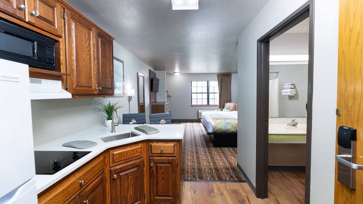 Ashwaubenon Hotel | Extended Stay Airport