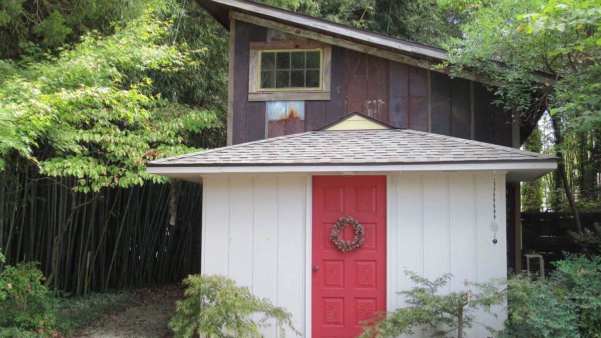 Burlington House | Extended Stay Cottage w/loft in Secluded Bamboo Forest in Burlington NC