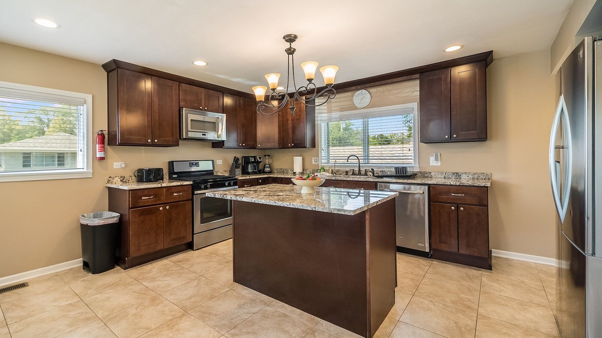 Lombard House | Extended Stay Lombard FHS Rental