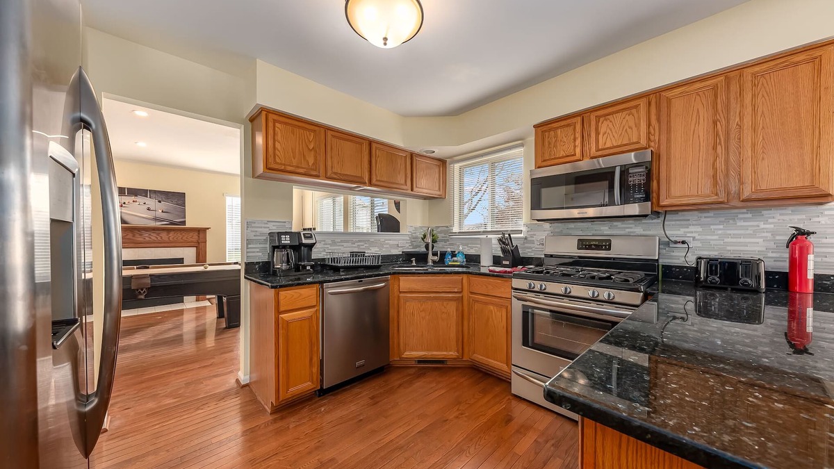 Naperville House | Extended Stay Naperville FHS Rental - Skylane Dr