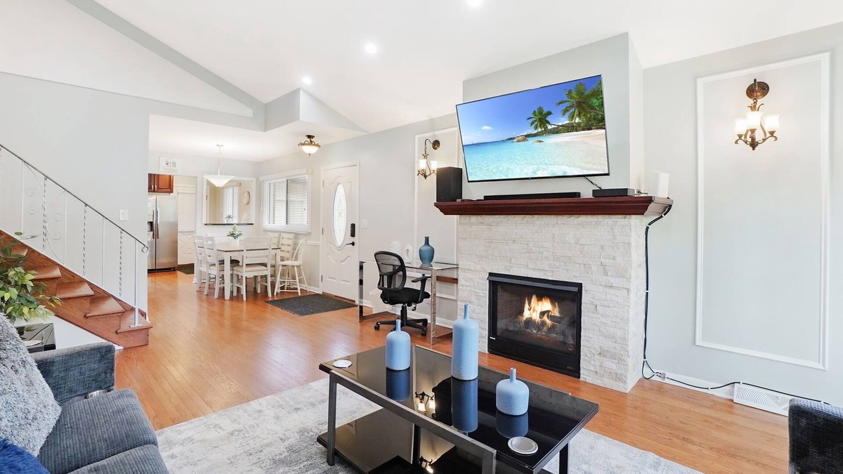 Northbrook House | Extended Stay Northbrook FHS Rental