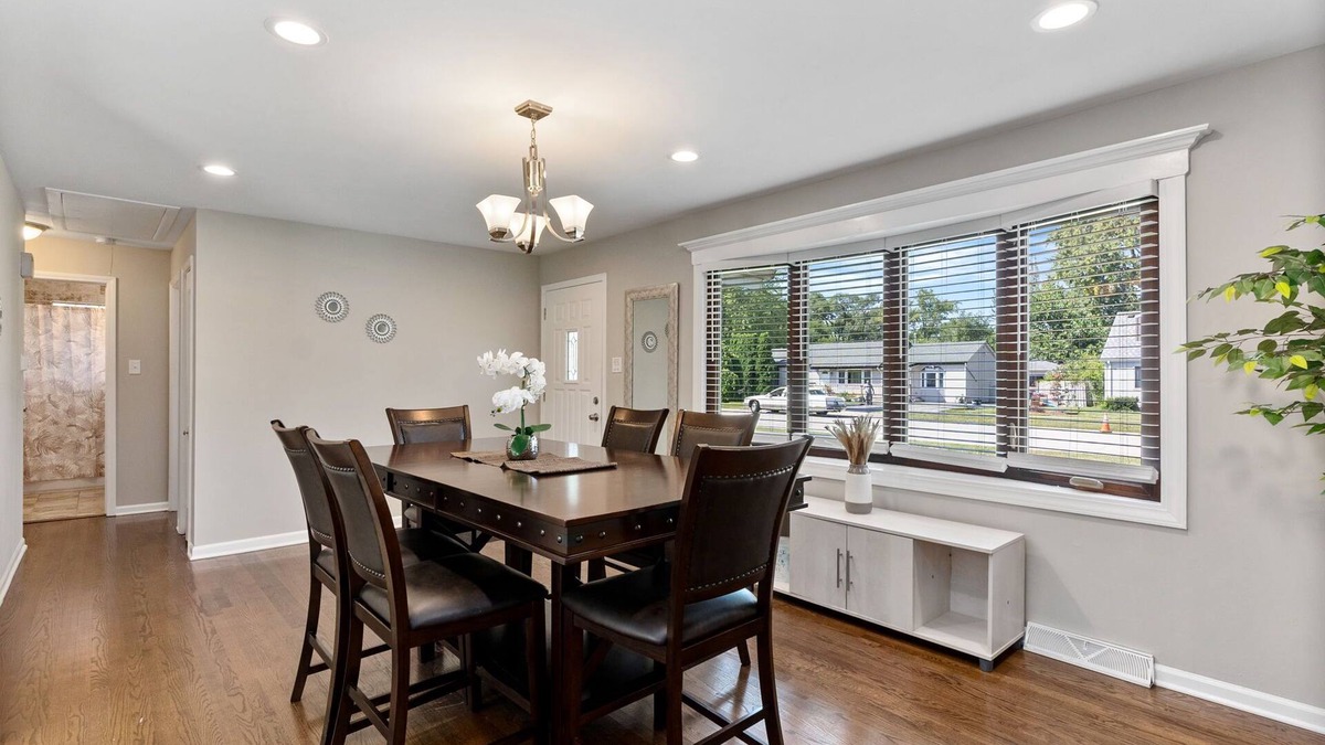 Oak Lawn House | Extended Stay Oak Lawn FHS Rental