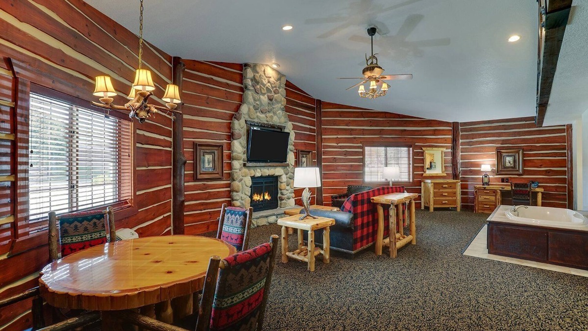 Johnston Hotel | Extended Stay Premier Suite Cottage, Stoney Creek Des Moines, Free Breakfast