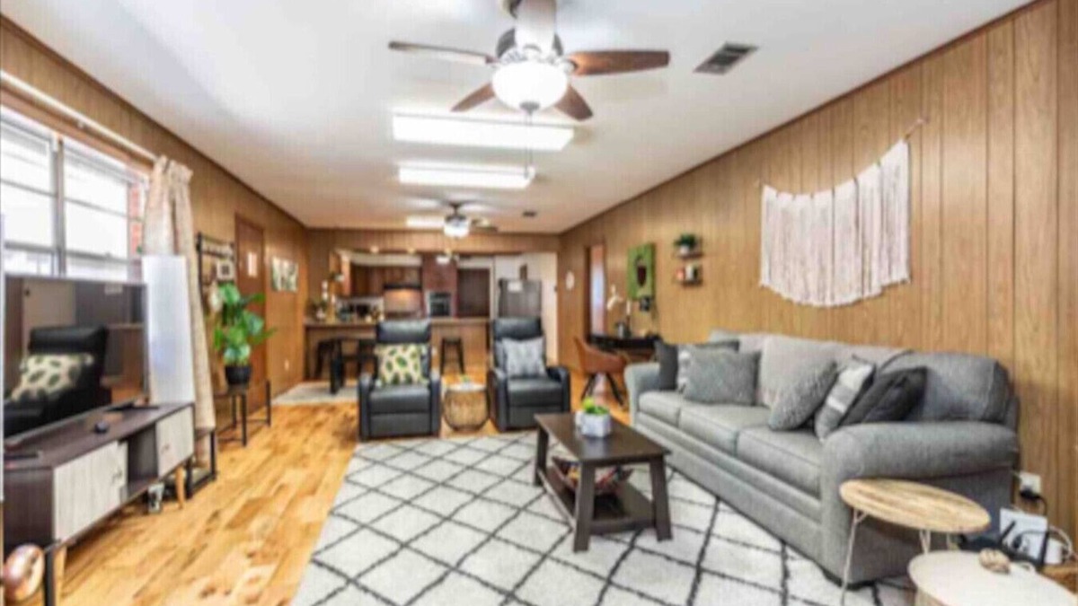 Harahan House | Extended Stay Safe Haven-Big Car Port Parking!