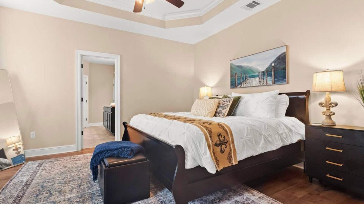 Lake Charles House | Extended Stay with Fast WiFi, 2 Luxurious King Beds | Business Ready + Pet Friendly | Garage Parking