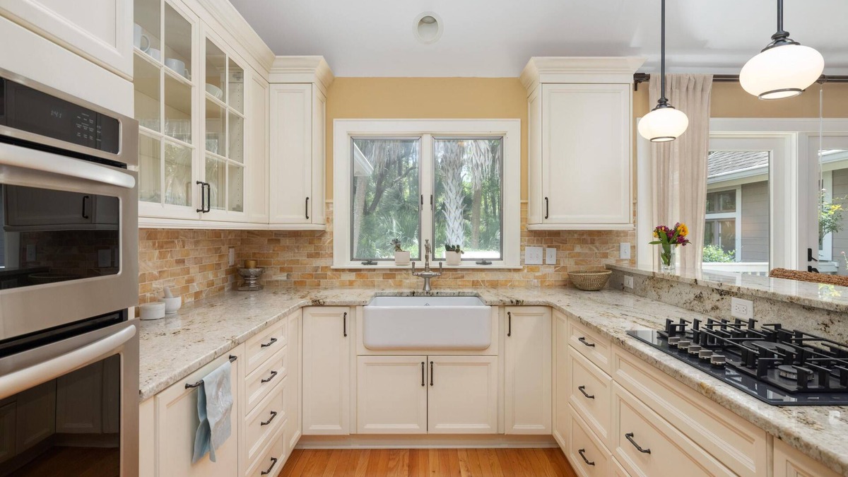 Vanderhorst Plantation House | Extended Stays Available! Pet friendly! Great family layout! Quiet street!