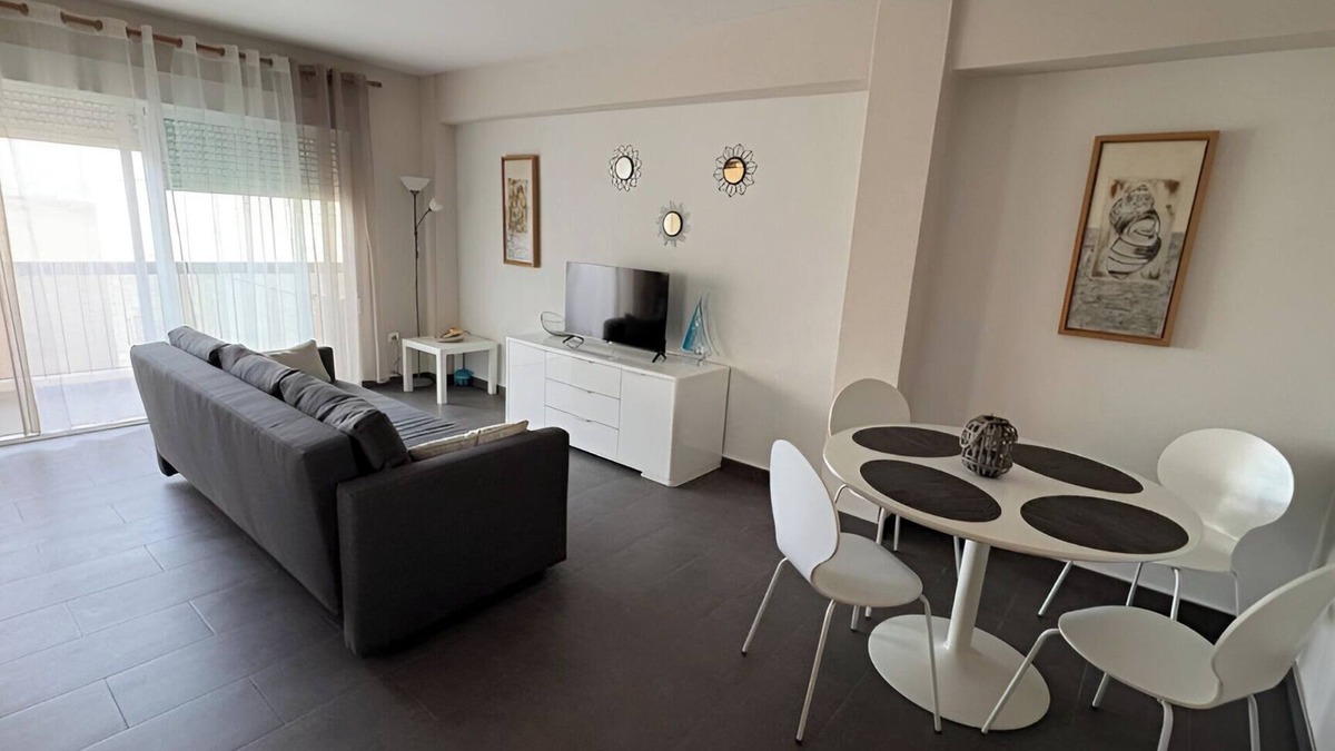 Playa Pobla de Farnals Apartment | Exterior apartment five minutes from the beach and 15 minutes from Valencia.