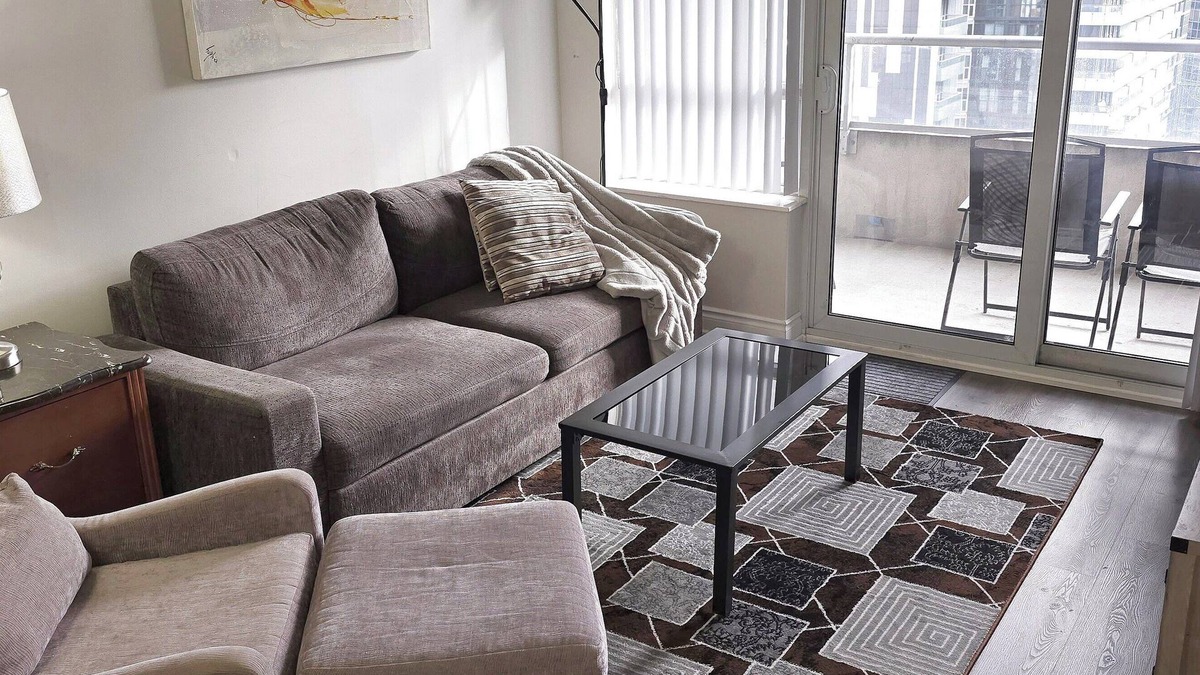 Toronto Entertainment District Condo | Extra Large 2 Bedroom Condo Downtown Toronto With CN Tower Rogers Centre View