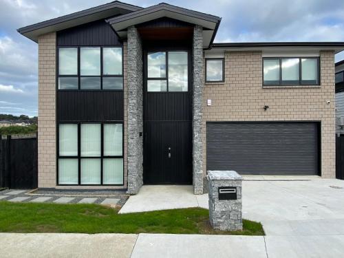 Flat Bush House | Extra-Large Brand-New House 8 Bedrooms 6 Bathrooms