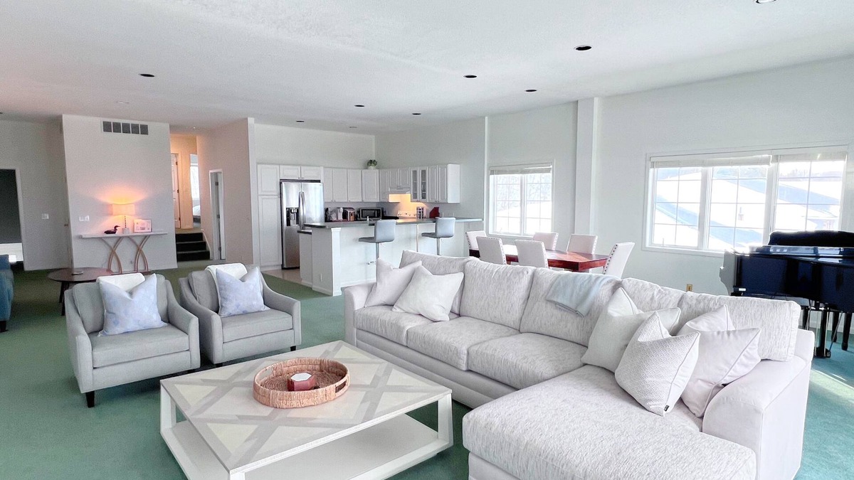 Petoskey Condo | Extra Spacious 2Bed w/Large Terrance + Amenities