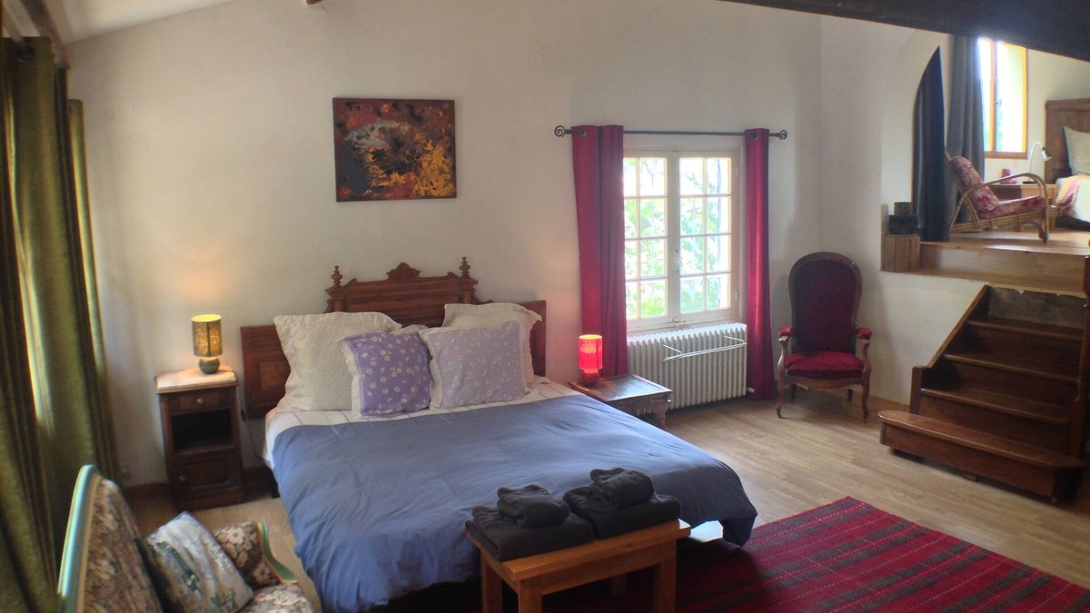 Bedoin Bed & Breakfast | Extra Spacious Grand 2-Bedroom Suite in Famous Village of Bédoin in Provence