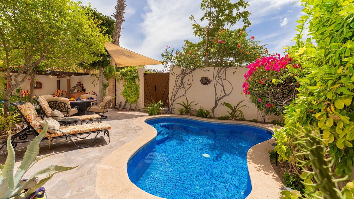 Nopolo House | Extraordinary 3bedrooms home with private pool 2.5 Baths- 2 Bikes Available By Casago