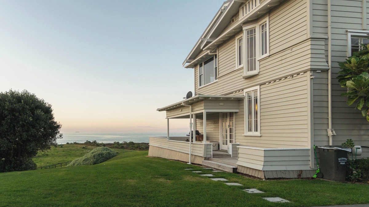 Pukehina Villa | Extraordinary Coastal Elegance. Unique Kiwi Experience.
