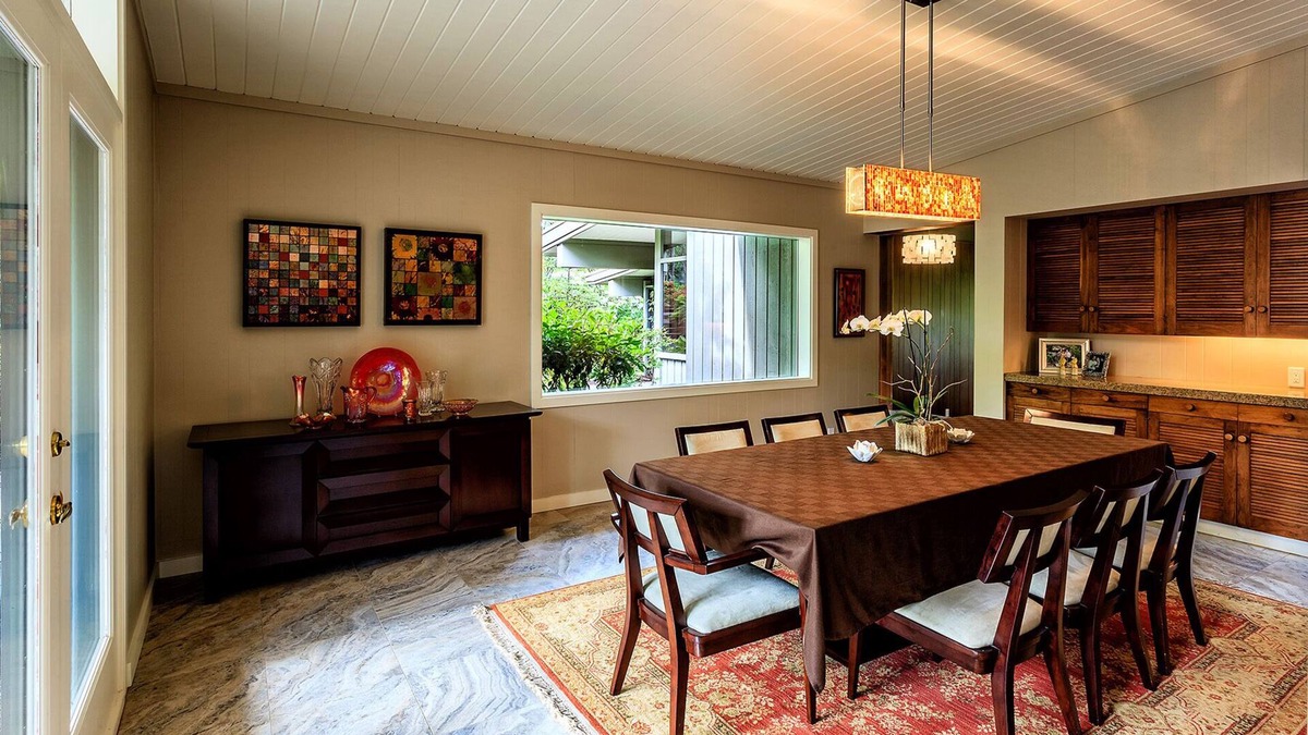 Amazon House | Extraordinary Eugene Home Sleeps 10+
