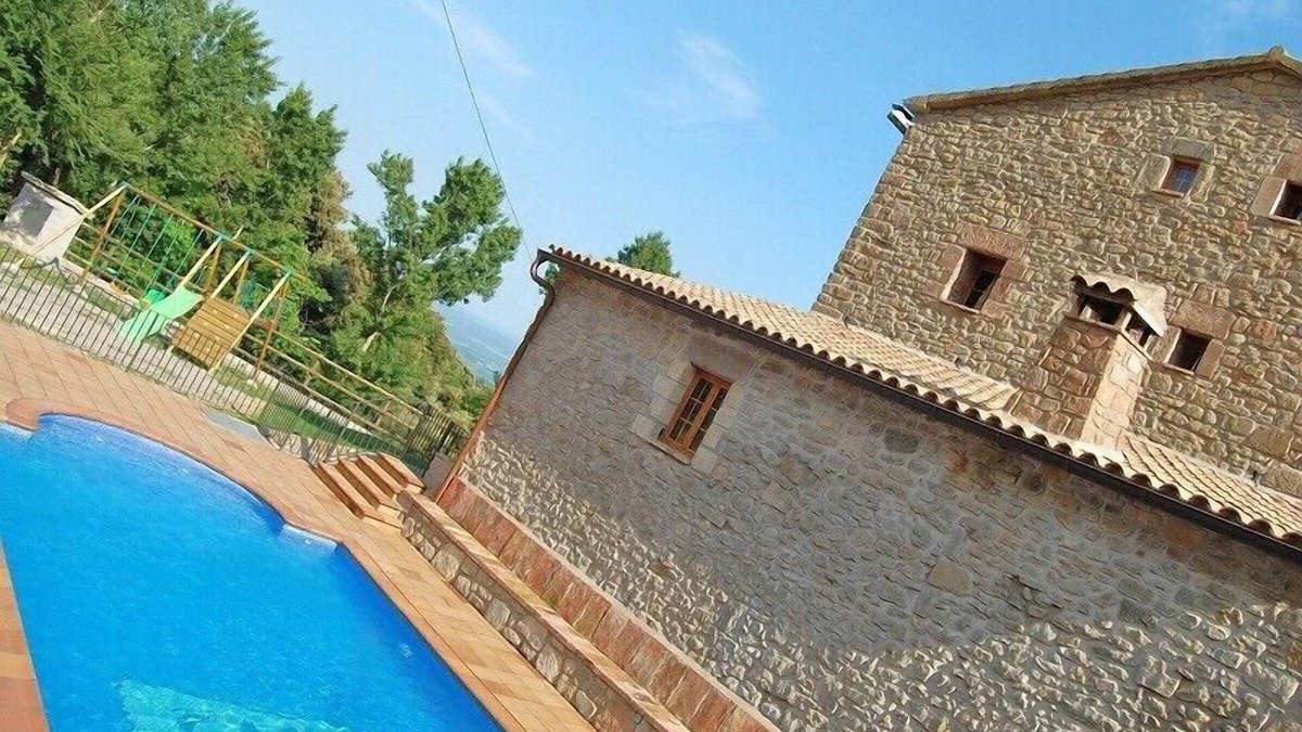 Berga Villa | Extraordinary spacious and luxurious limestone house with all facilities