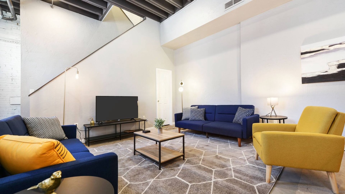 South Side Flats House | Extravagant Duplex 6BR-4BR! Garage/Sleeps 16!