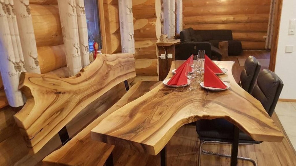 Zachenberg Ski Chalet | Extravagante Chaletwohnung aus Tannenholz und Naturstein. Whirlwanne und Sauna.