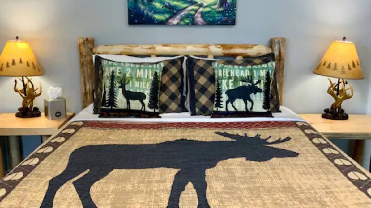 Grants Pass Apartment | Extremely Nice & Very Nice (Rose Studio Unit B)