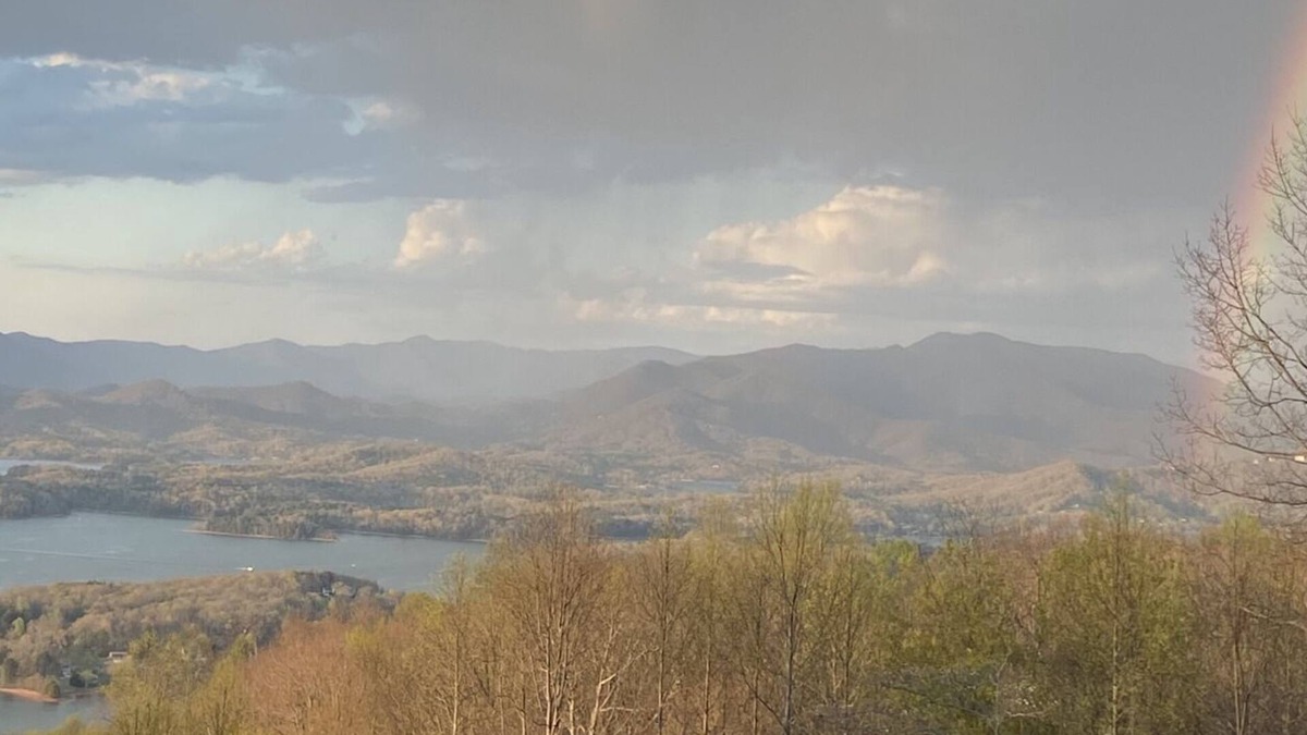Hiawassee Ski Chalet | 'Eye Candy' Breathtaking Mountain and Lake Views! Hot Tub