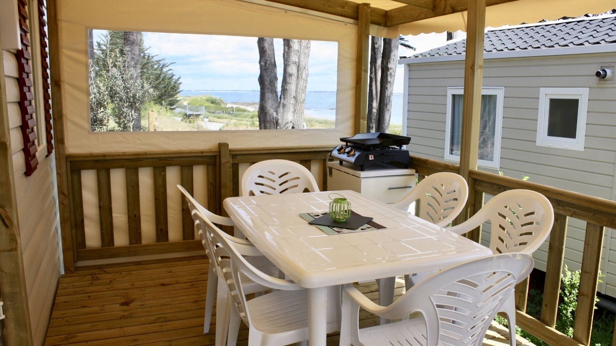 Quiberon House | "Eyes in Blue" - Mobile Home 6/8p Sea View 10 meters from the beach.