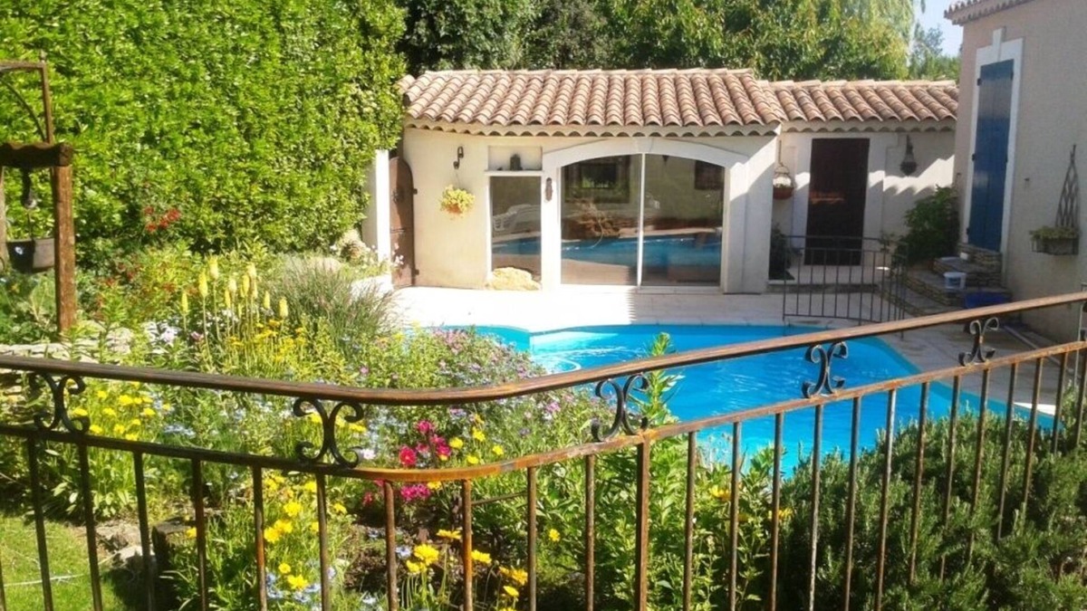 Eyguieres Villa | Eyguieres, charming little village at the gates of the Alpilles
