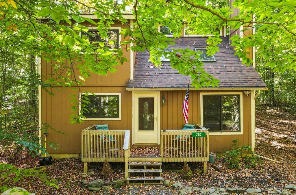 Pocono Pines House | Eyota Escape