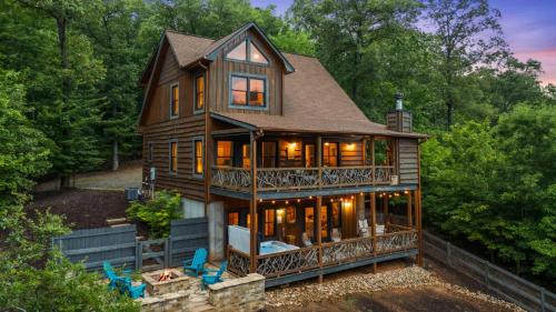 Blue Ridge House | EZ Come EZ Geaux - Stunning Mtn Views - Hot Tub