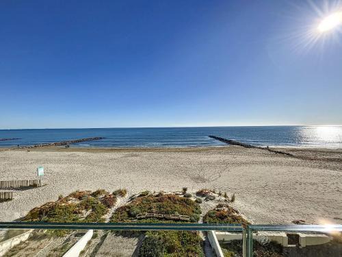 Carnon-Plage Apartment | F2 cabine rénové sur plage avec parking à Carnon - FR-1-715-78