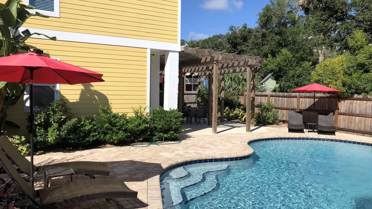 Lincolnville Apartment | F2, Downtown St. Augustine, POOL, beaches, spacious, free onsite parking!