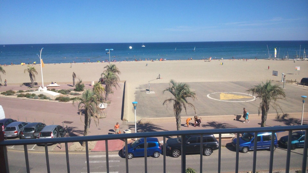 Le Grand Large Apartment | F2 facing the sea in Canet en Roussillon